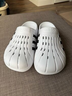 Adidas Adilette Clog White/Black Slide Sandal 38 Men’s 6 Womens Sz 7.5 Preowned